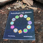boek astrologie bij dieren sterrenbeeld schorpioen