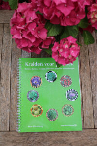 Boek kruiden voor paarden PaardenNatuurlijk